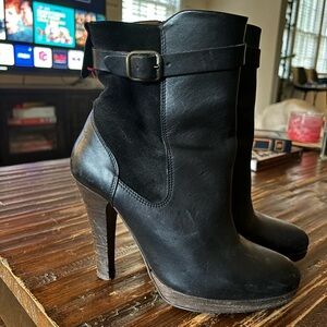 Levi’s black leather and suede mid booties size 6 / 37